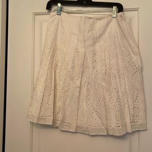 Tahari skirt in white